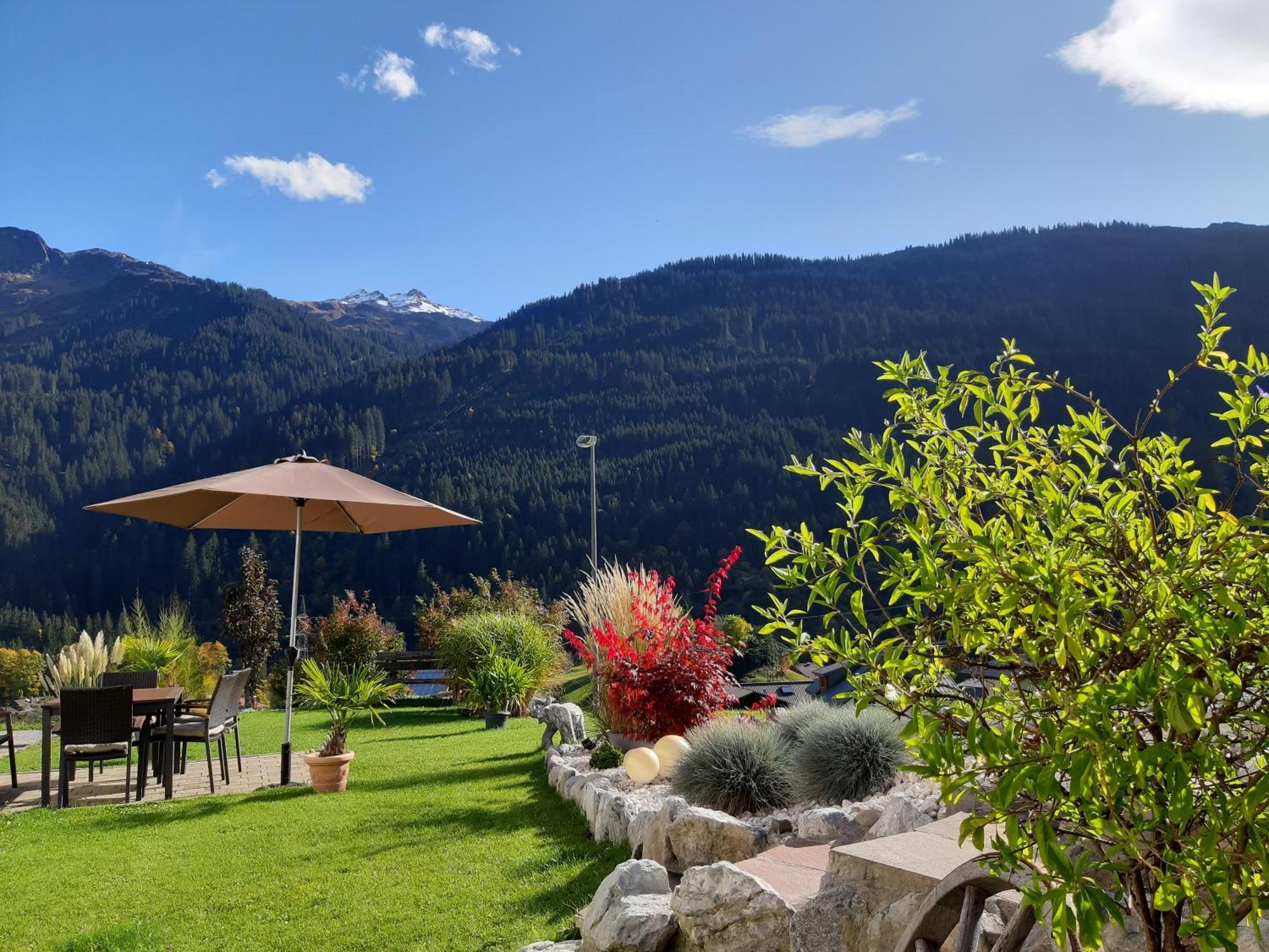 Haus Adrian Apartman Wald am Arlberg Szoba fotó